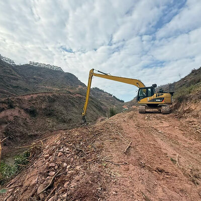 อุปกรณ์ขุดแขนยาวที่มีกรงไม้