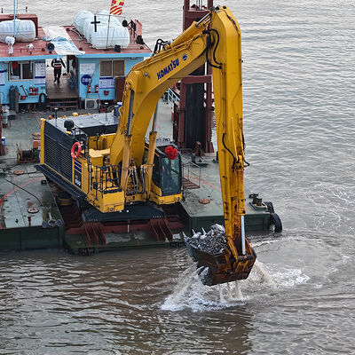 รถขุดแขนยาวพิเศษ